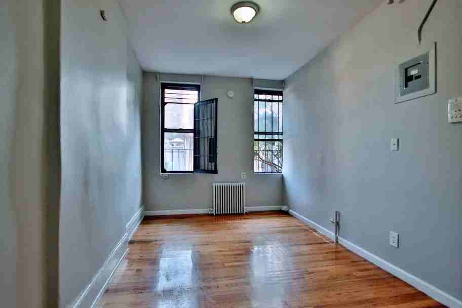 112 E 7th St #16 - Photo 5 of 5