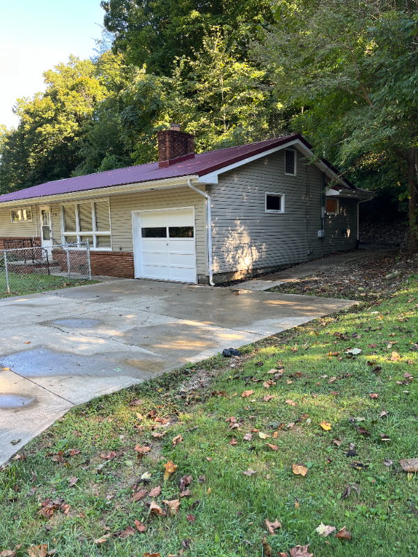 4078 Rosemount Rd - Photo 2 of 9