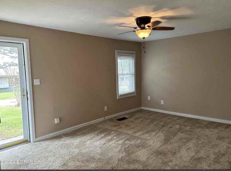 7 Robin Ln - Photo 2 of 13