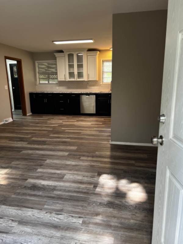 3526 S Downtain St - Photo 3 of 17