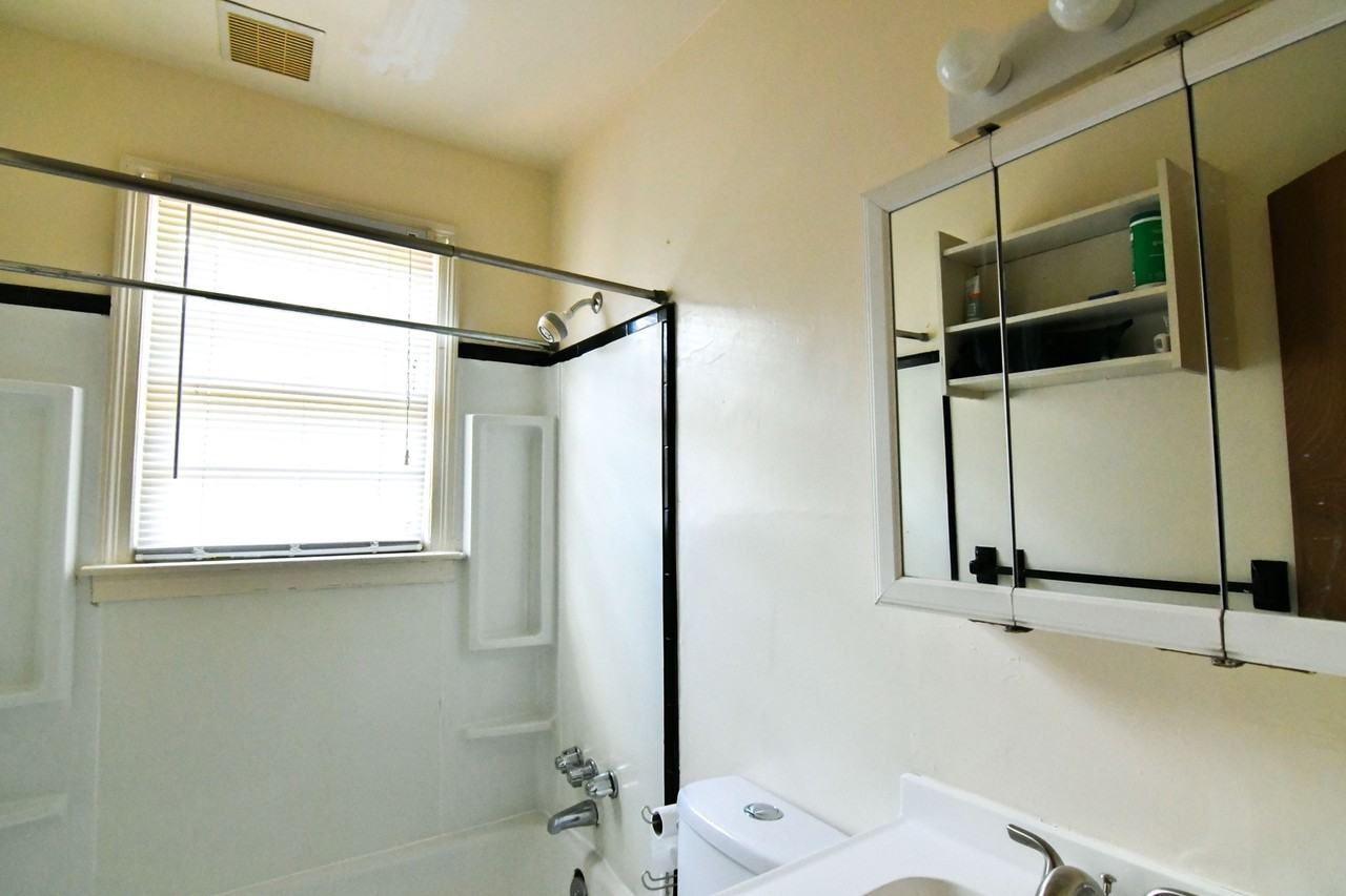 1201 Gordon Ave - Photo 5 of 17