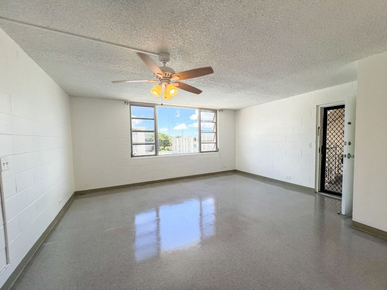 Pearl Ridge Gardens & Tower - Photo 2 of 22