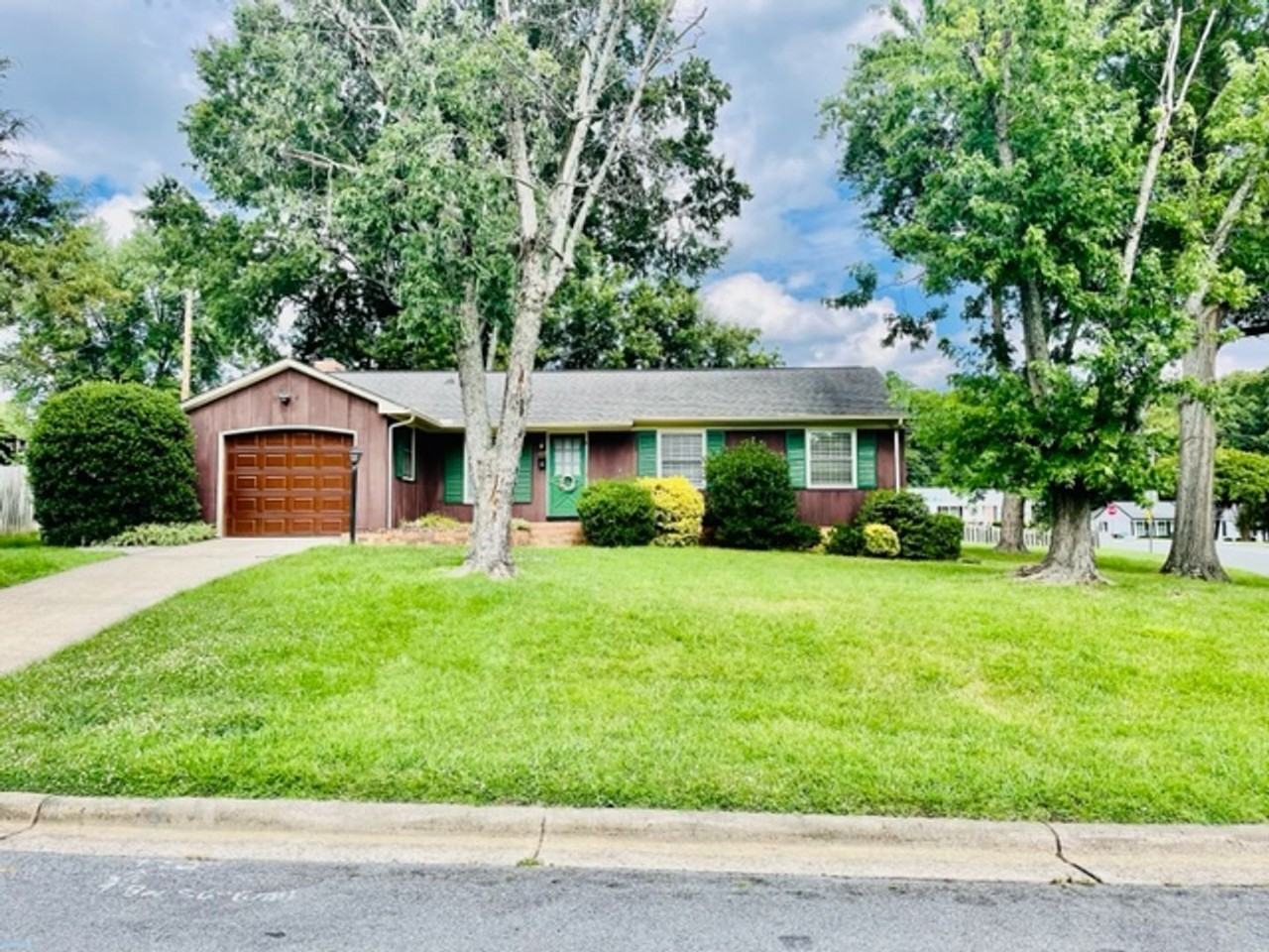 4017 Wexford Dr - Photo 2 of 27