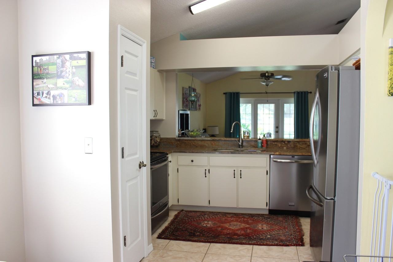 9509 Glenpointe Dr - Photo 2 of 21