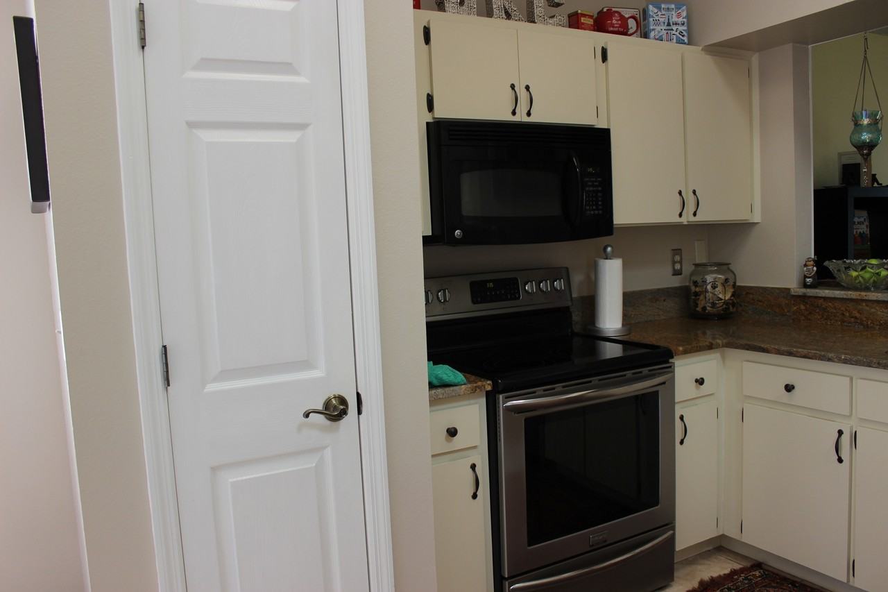 9509 Glenpointe Dr - Photo 3 of 21