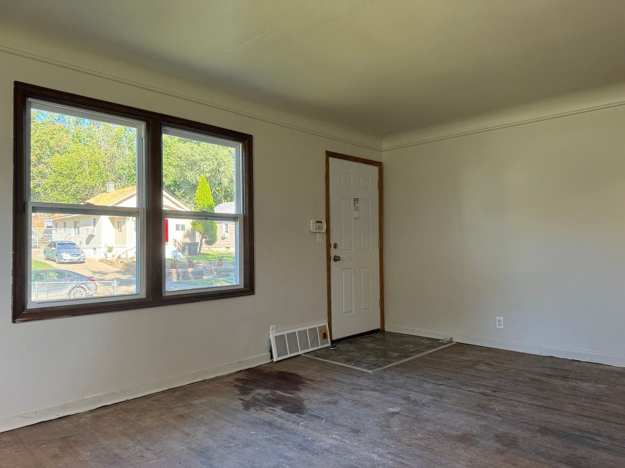 3511 N 44th Ave - Photo 3 of 14