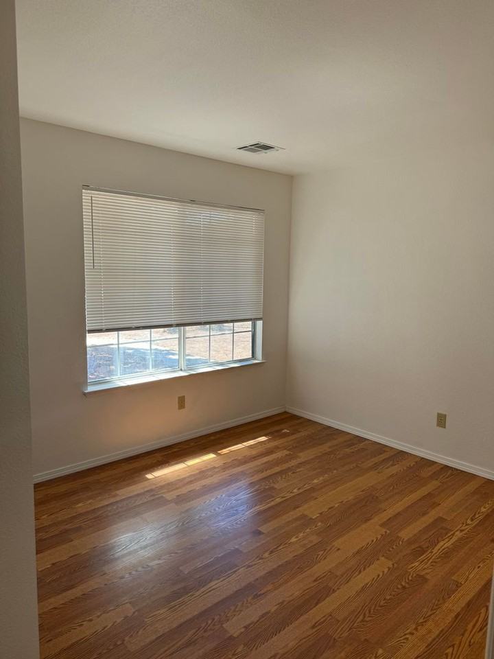 193 Riverbank Ln - Photo 5 of 6