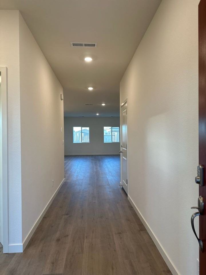 955 Kathryn Ct - Photo 3 of 7