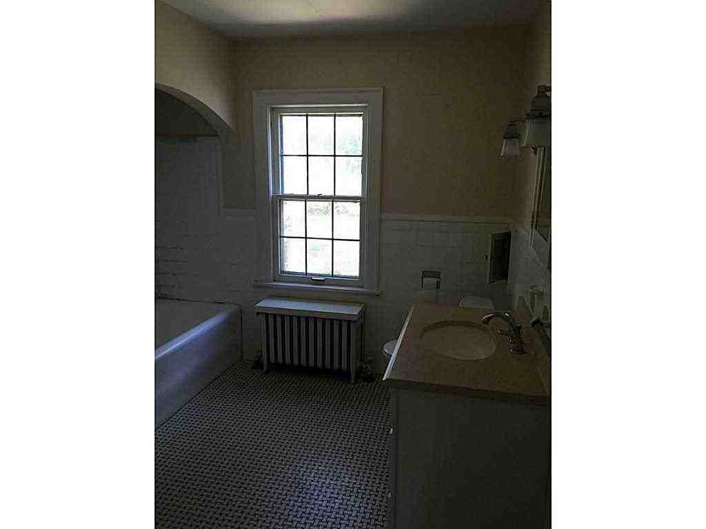 2365 Meadowwood Dr - Photo 2 of 13