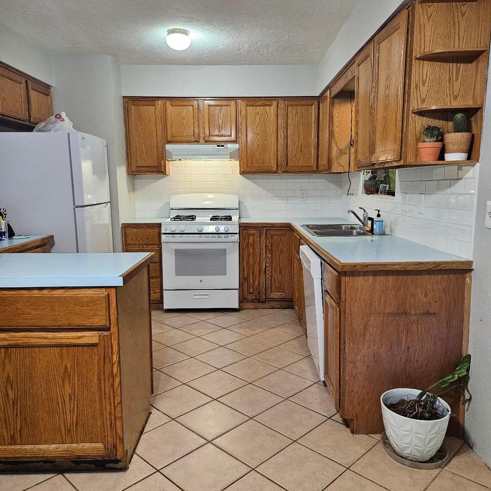 2811 Nw 41st Pl #NA - Photo 3 of 15