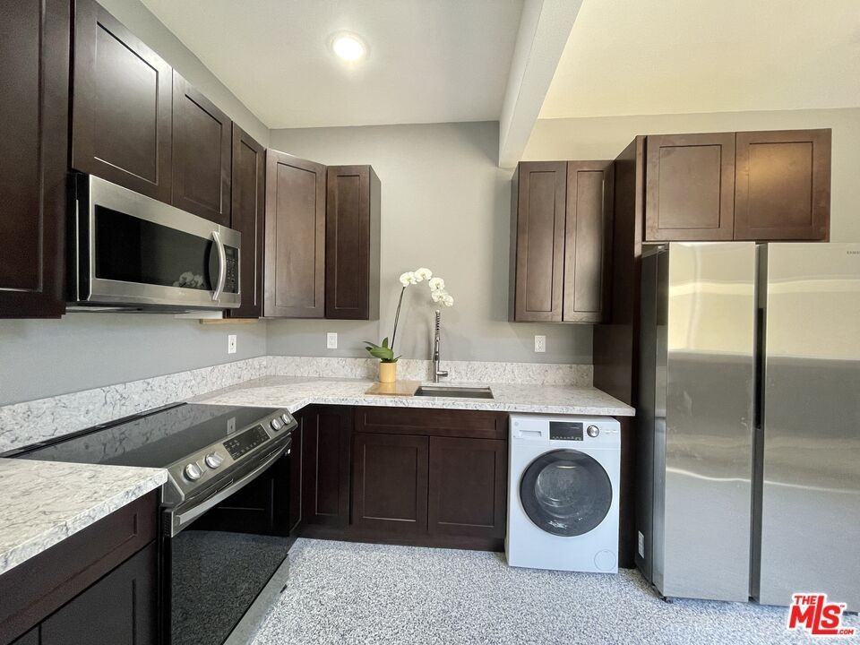 27072 Calendula St - Photo 2 of 16