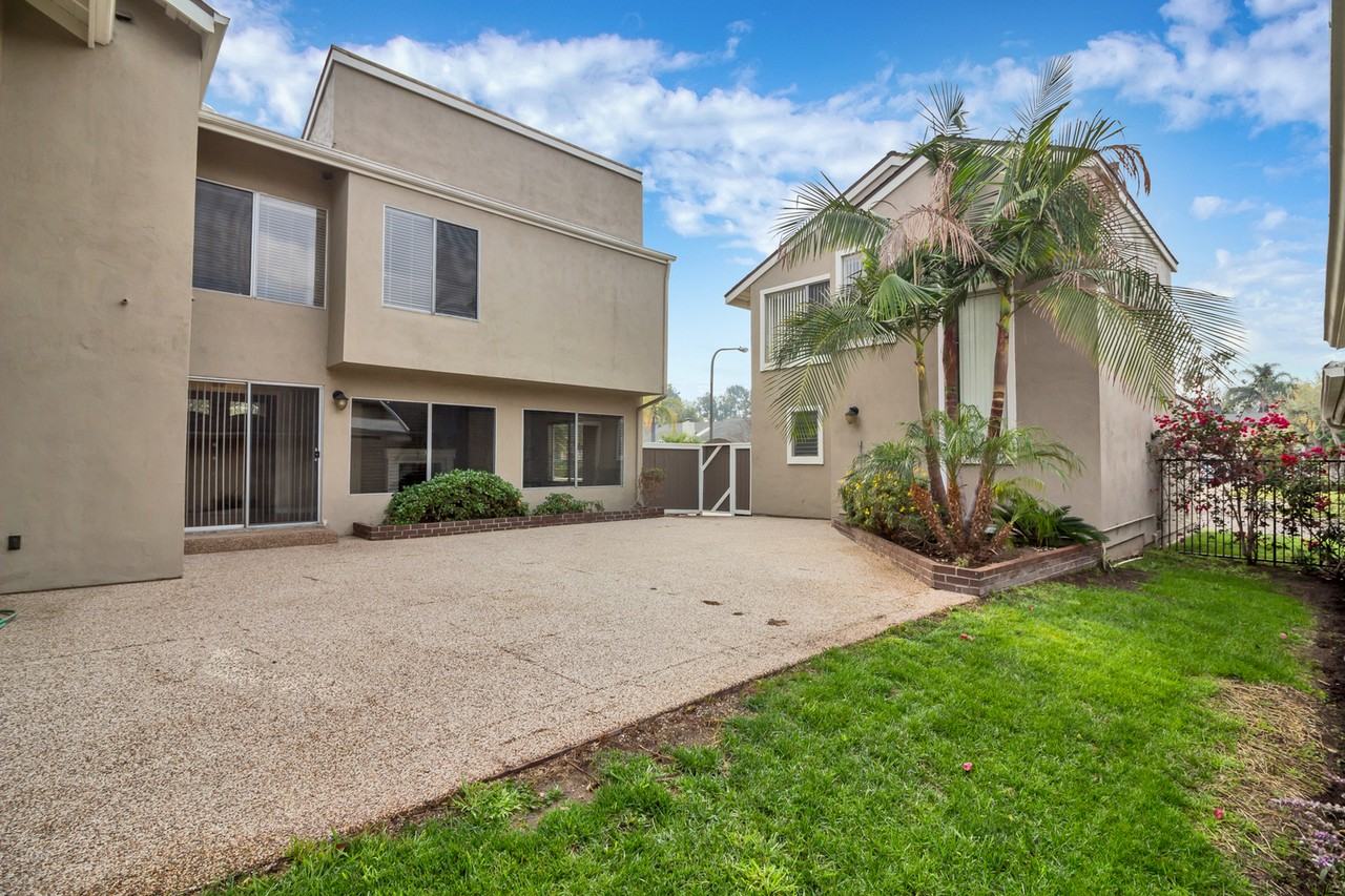 4501 Pinyon Tree Ln - Photo 4 of 24