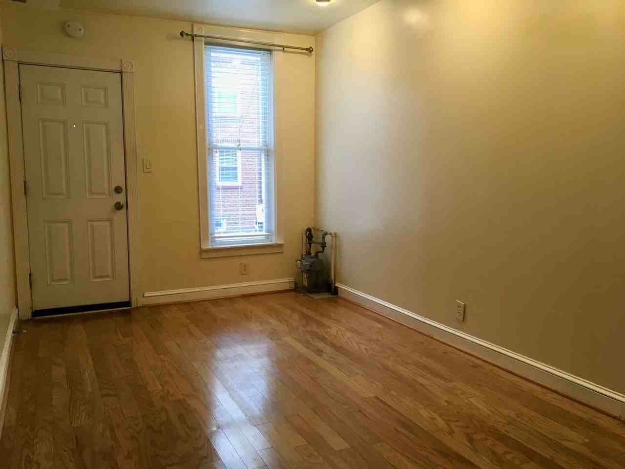 917 S Curley St - Photo 5 of 27