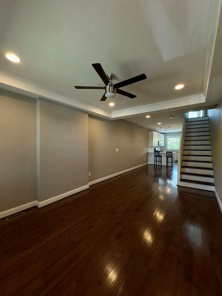 615 W 33rd St - Photo 2 of 25