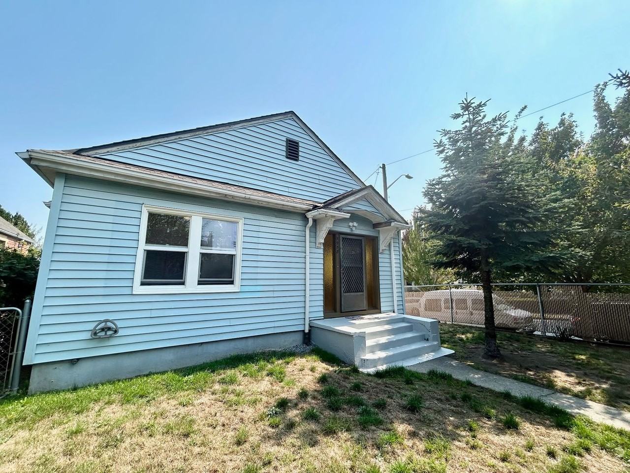 5958 34th Ave Sw - Photo 2 of 16