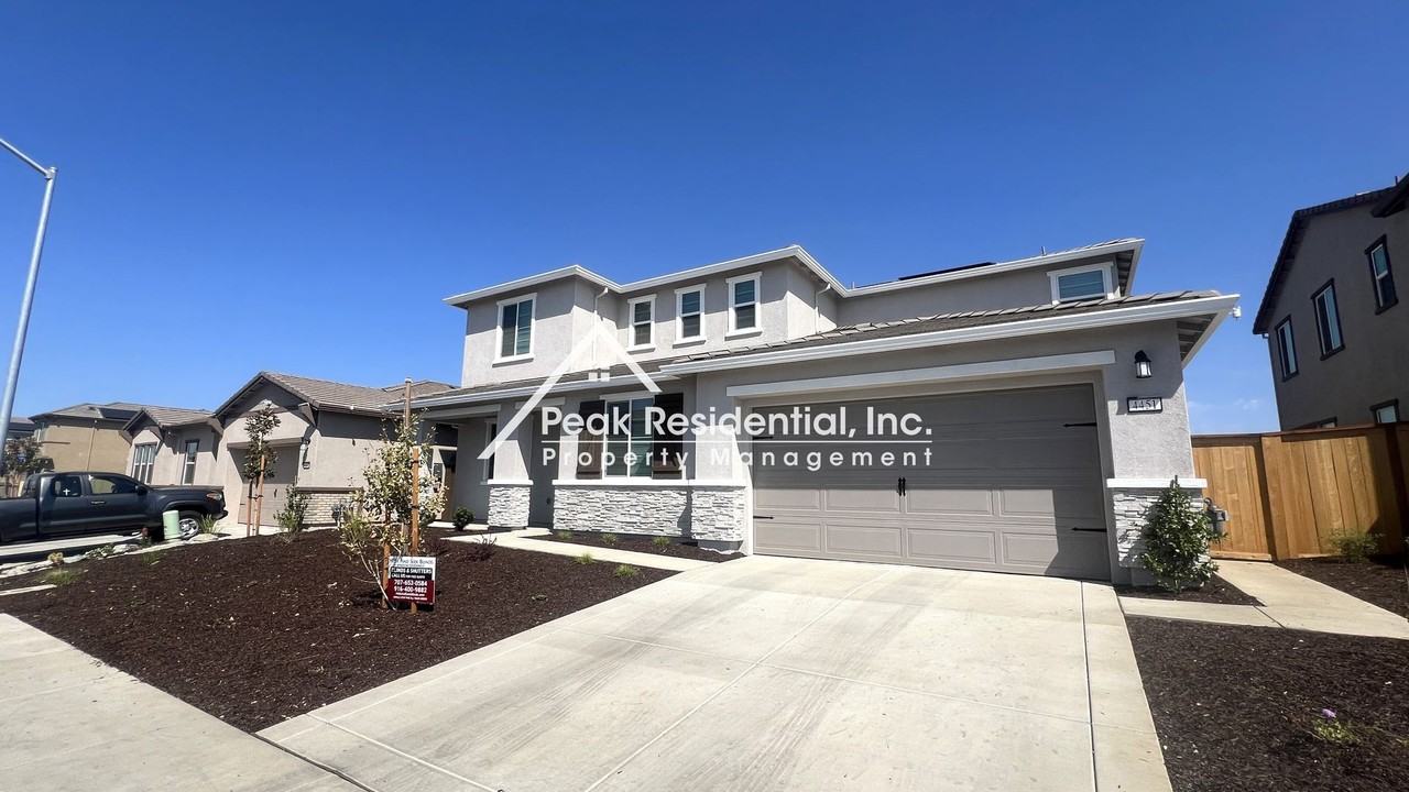 4451 Lorikeet Way - Photo 3 of 45