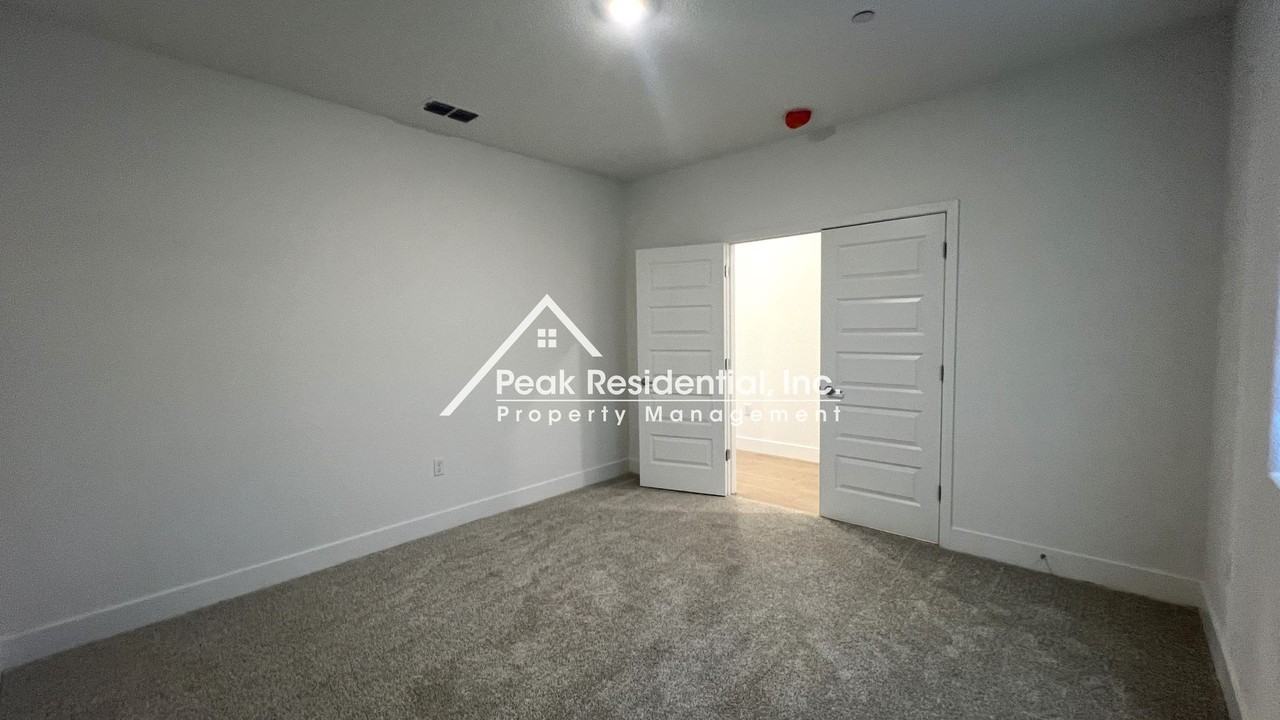4451 Lorikeet Way - Photo 7 of 45