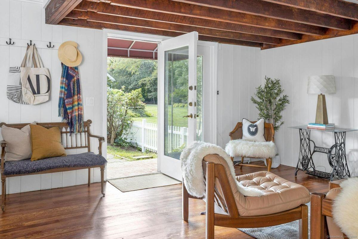 180 Ponus Ave - Photo 2 of 25