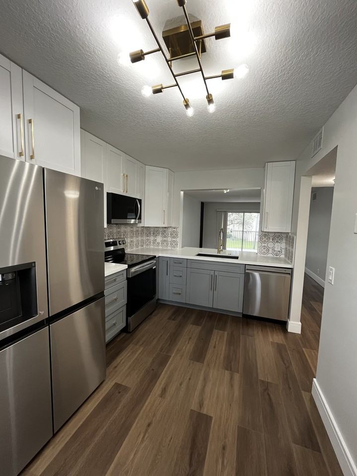 1251 Sw 125th Ave - Photo 3 of 28