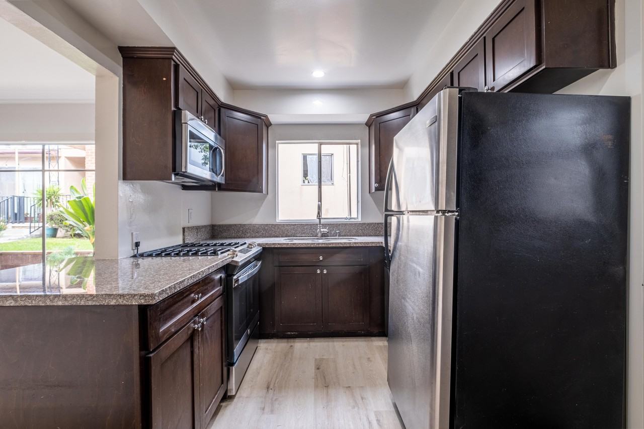 608 Illinois Ct #3 - Photo 3 of 30