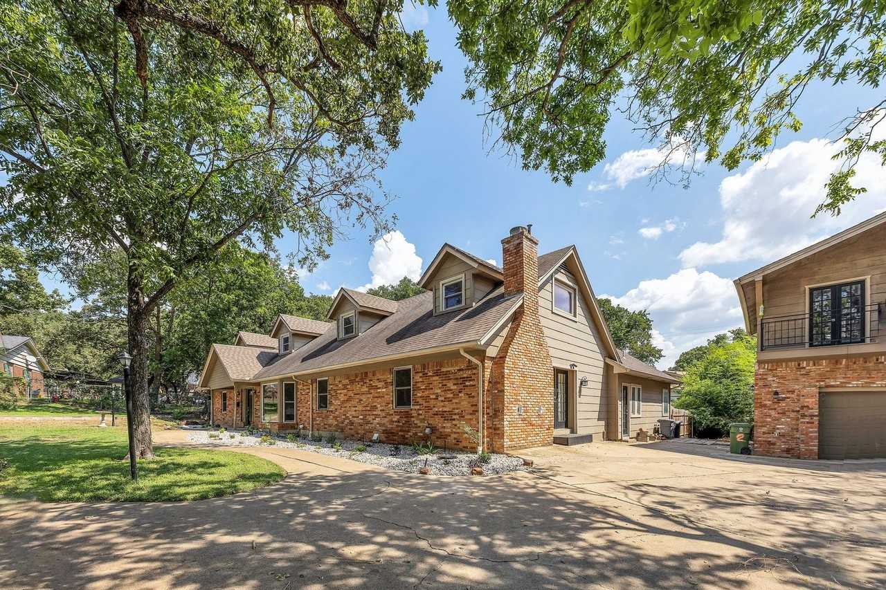 2 Chapel Ct - Photo 2 of 30