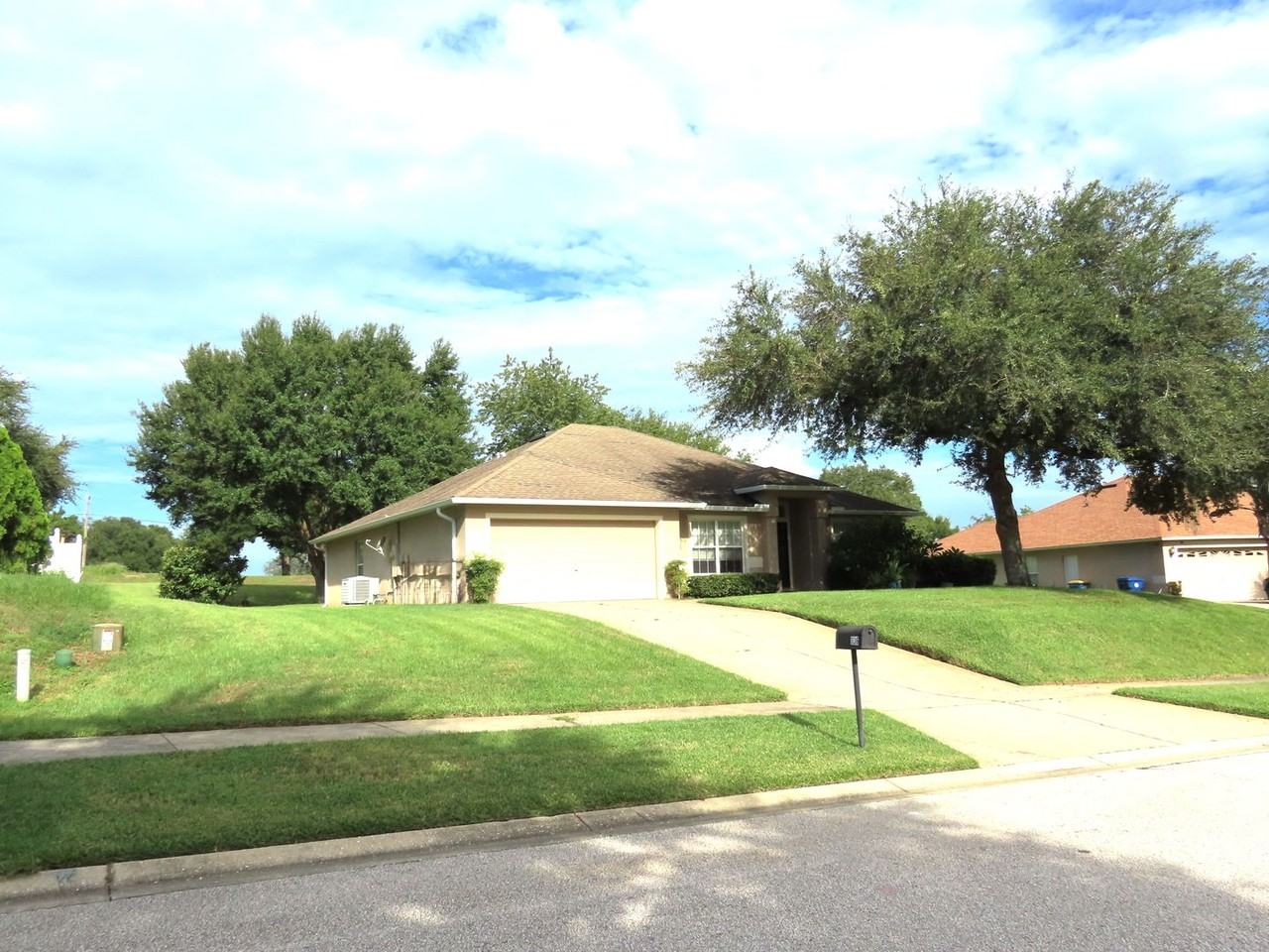 1136 Lakeview Oaks Dr - Photo 2 of 42