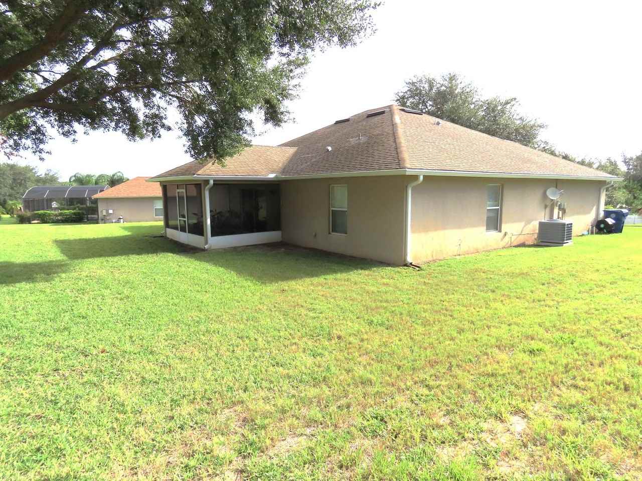 1136 Lakeview Oaks Dr - Photo 3 of 42