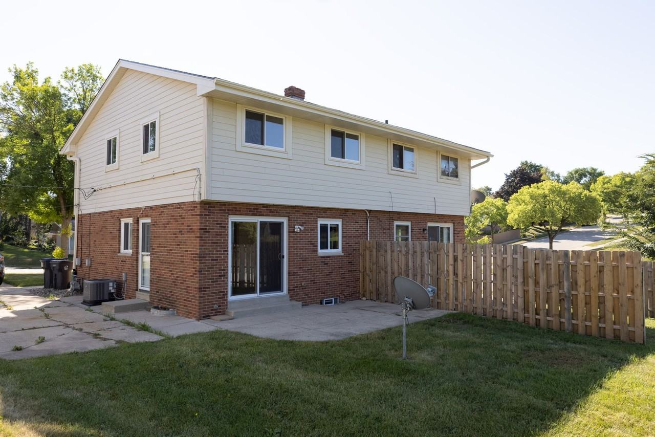 1902 Cardinal Dr - Photo 2 of 12