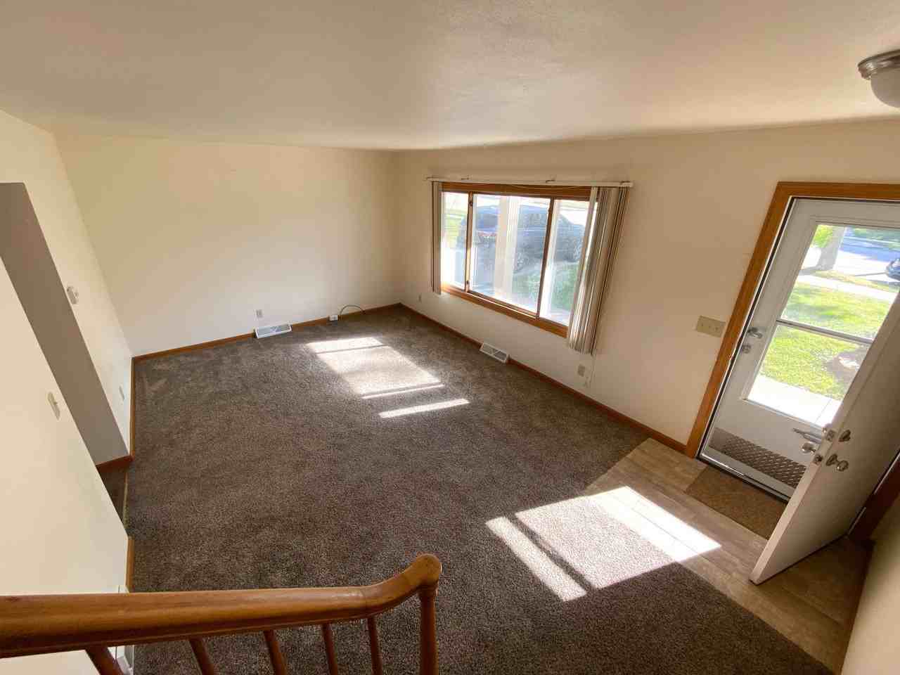 1902 Cardinal Dr - Photo 3 of 12