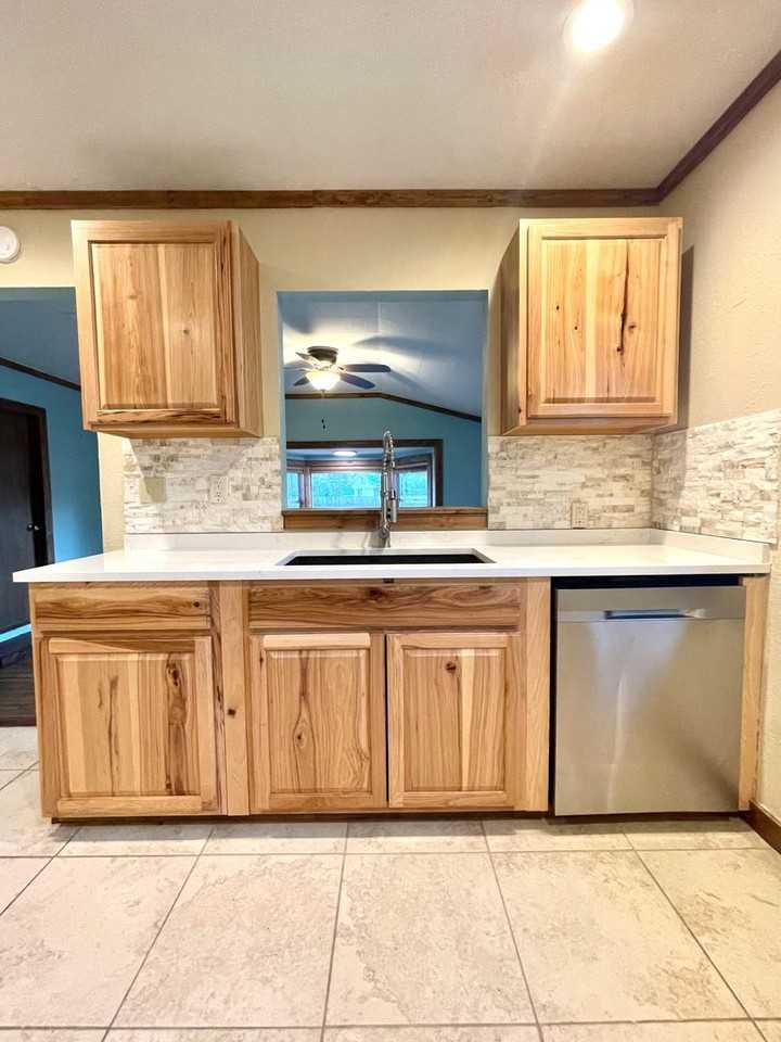 709 Center Ave - Photo 3 of 15