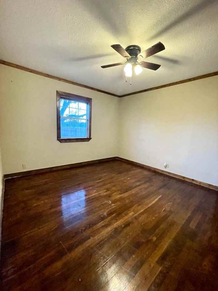 709 Center Ave - Photo 6 of 15