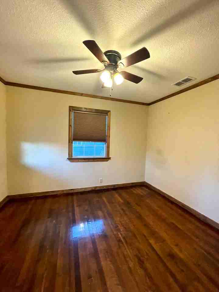 709 Center Ave - Photo 7 of 15