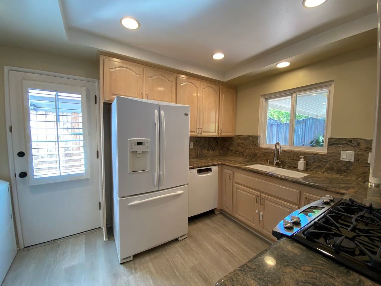 3654 Sunset Dr - Photo 7 of 19