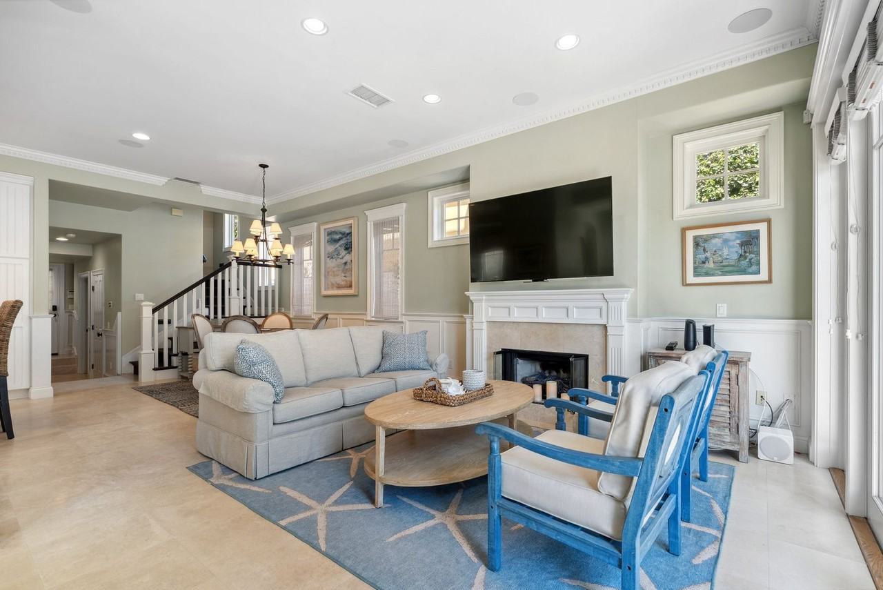 705 Goldenrod Ave - Photo 3 of 42