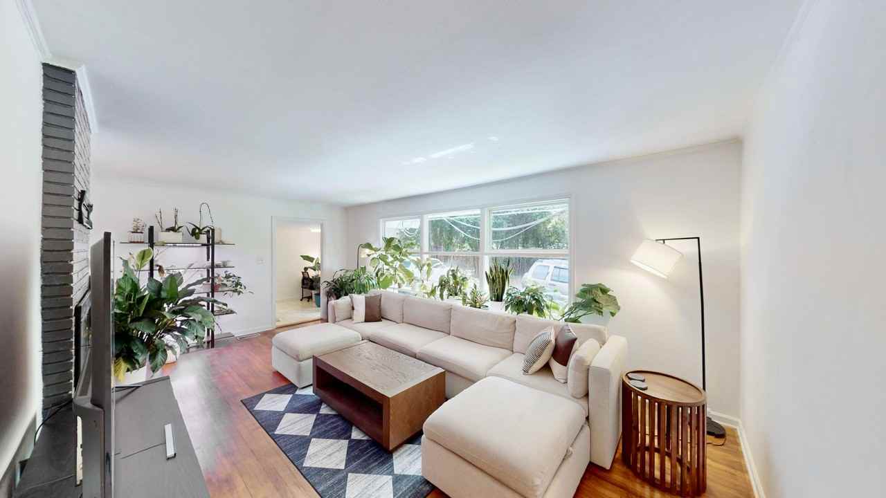 1136 E Woodlawn Rd - Photo 3 of 28