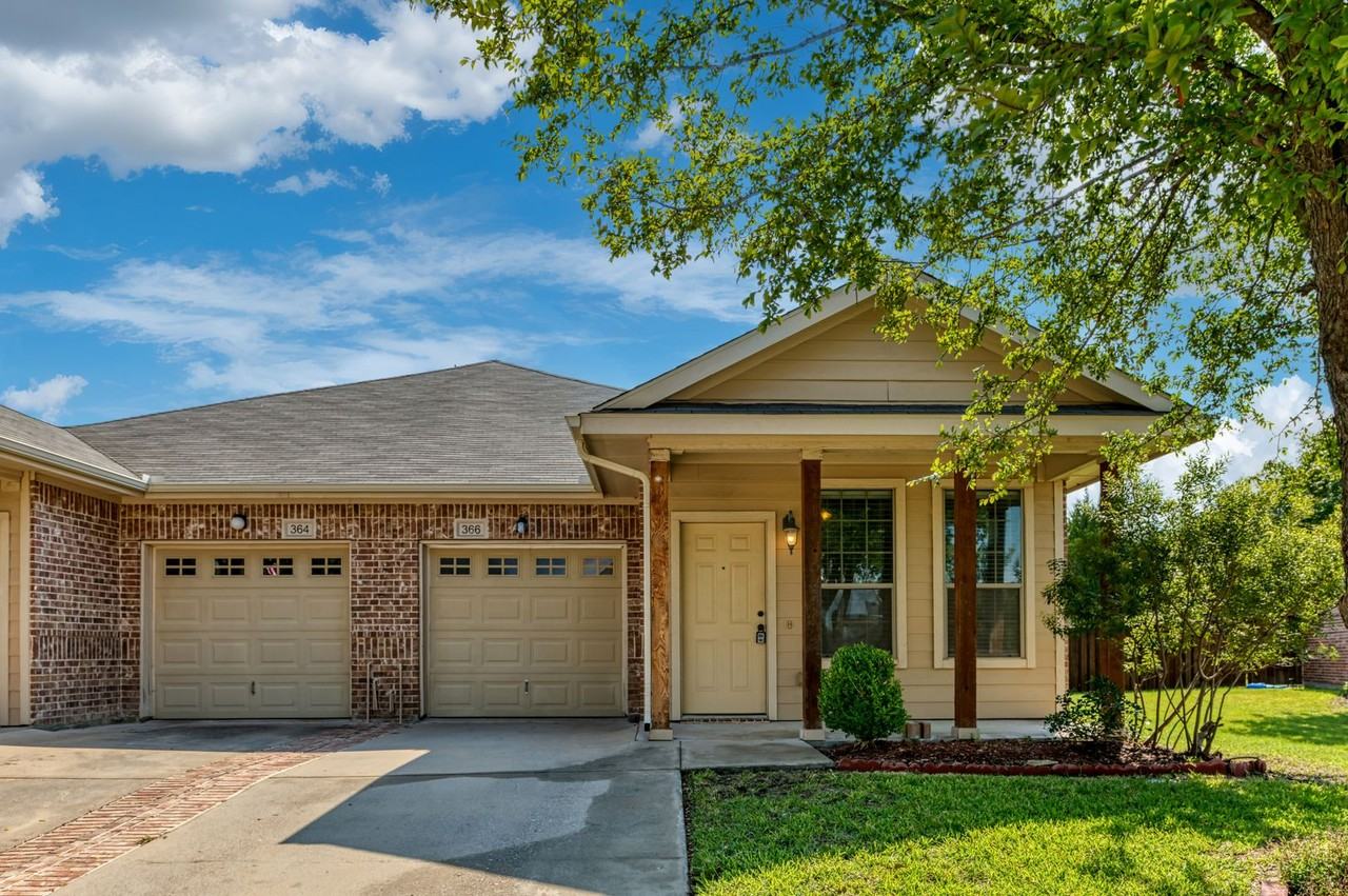 366 Armstrong Ln - Photo 2 of 33