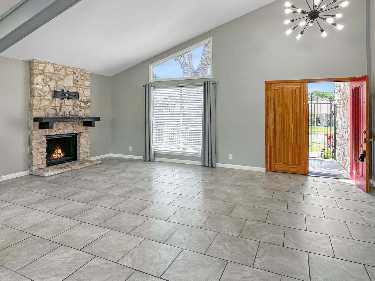 6923 Glen Fair - Photo 3 of 18