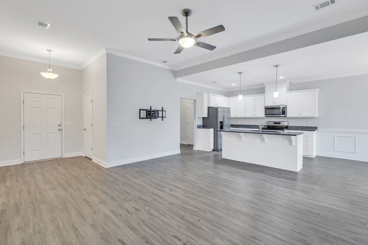 197 Farnsworth Trl - Photo 5 of 50