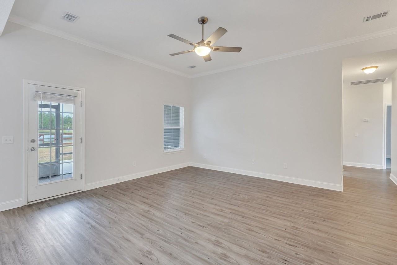 197 Farnsworth Trl - Photo 7 of 50