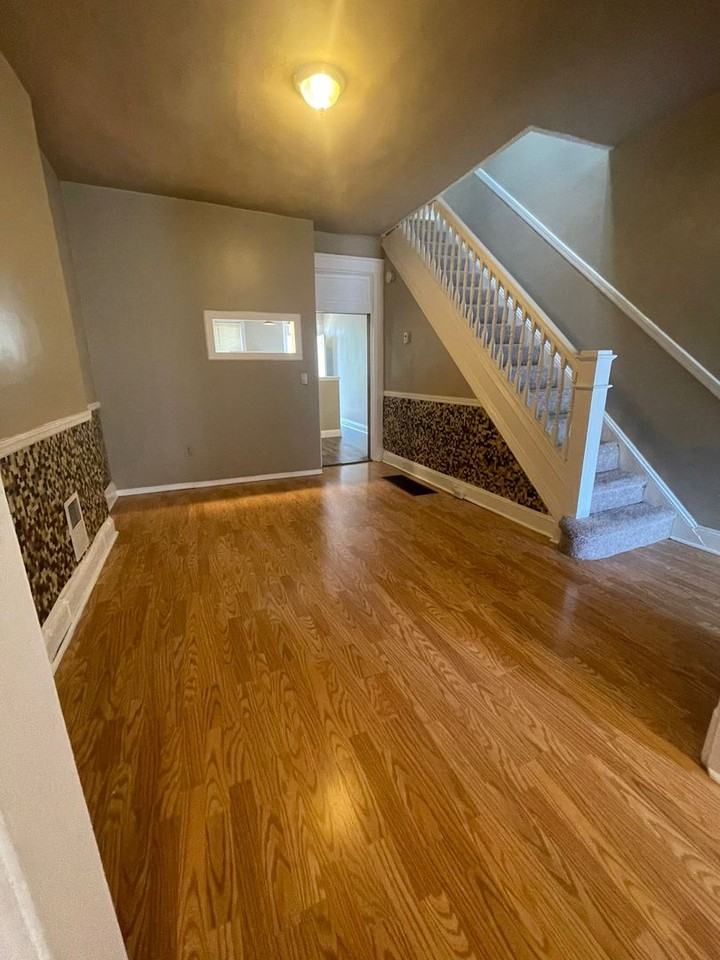 1607 N Smallwood St - Photo 3 of 13