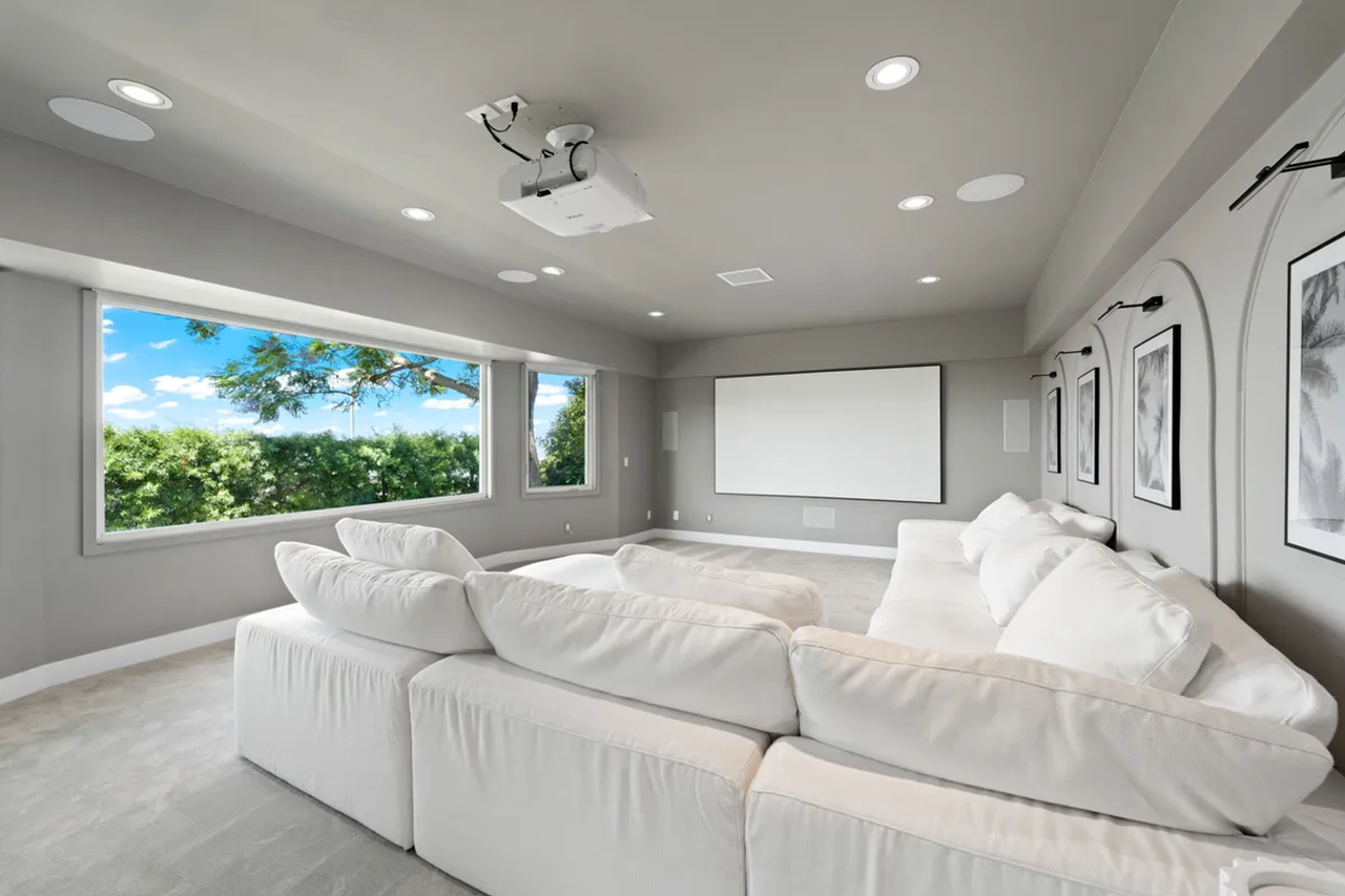 5881 Ridgemoor Dr - Photo 3 of 37