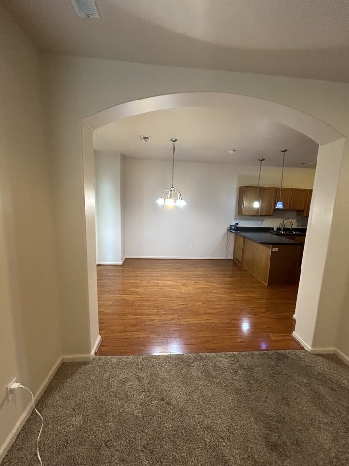 1394 W Stone Meadow Dr - Photo 3 of 12