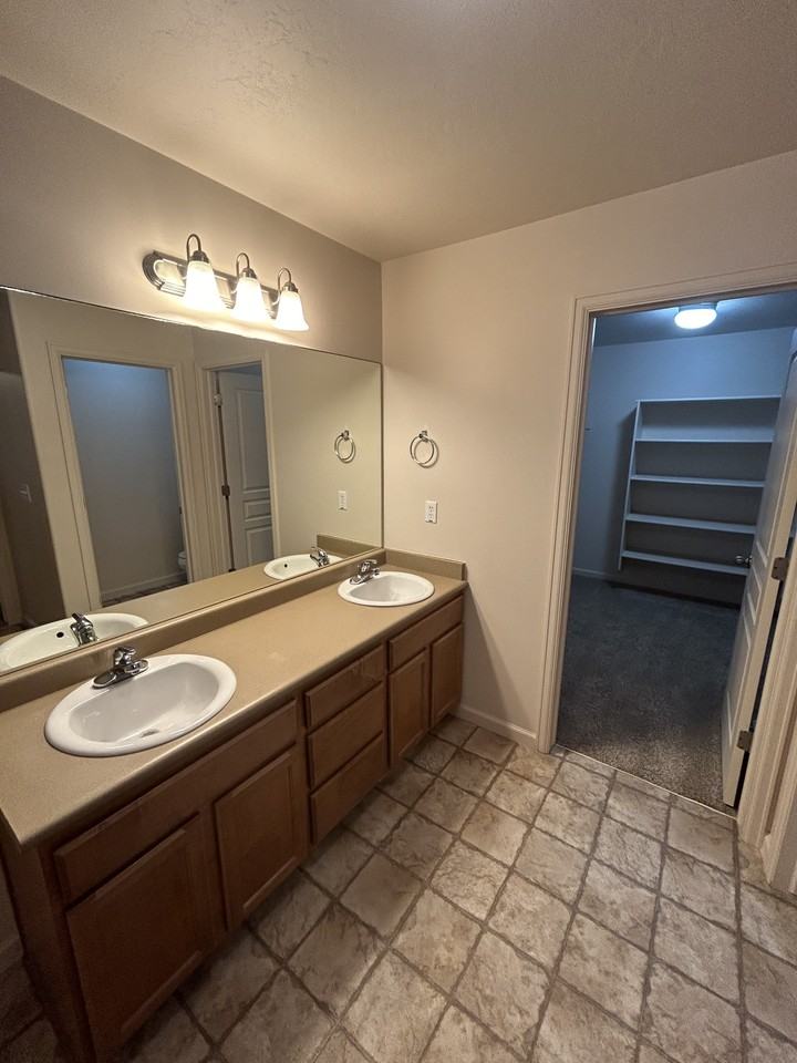 1394 W Stone Meadow Dr - Photo 5 of 12
