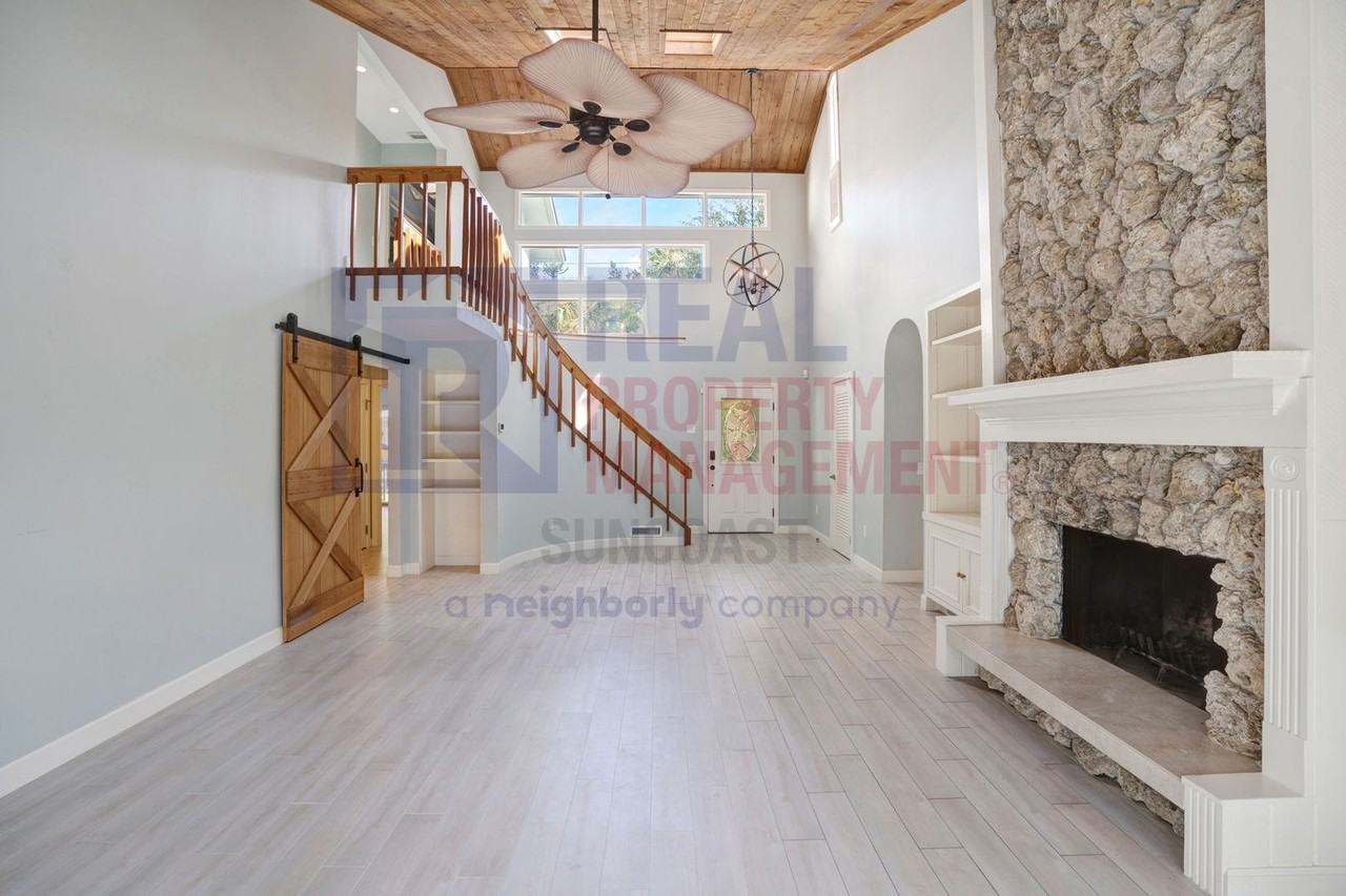 5310 Hidden Harbor Road - Photo 6 of 32