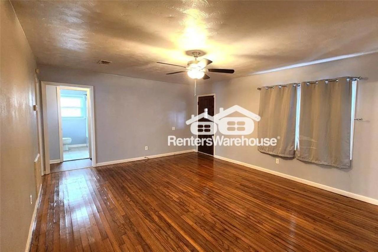 6708 Avenue Q 1/2 - Photo 2 of 18