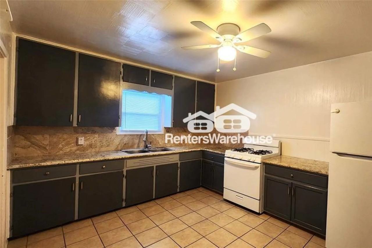 6708 Avenue Q 1/2 - Photo 3 of 18