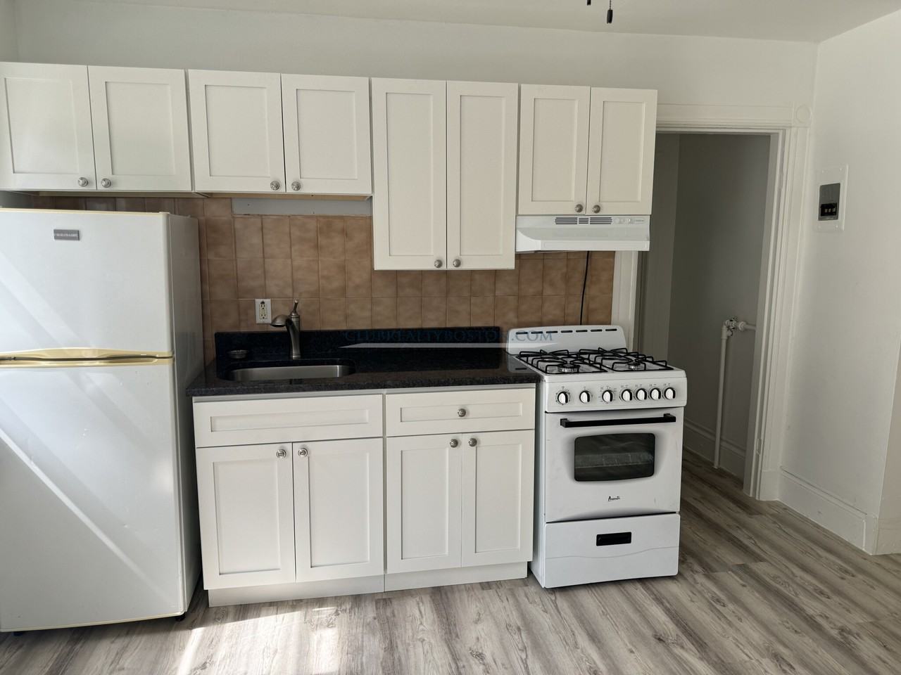 12 Fairbanks St #1S - Photo 3 of 6