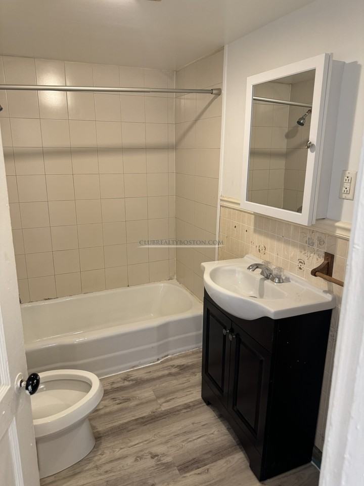 12 Fairbanks St #1S - Photo 4 of 6