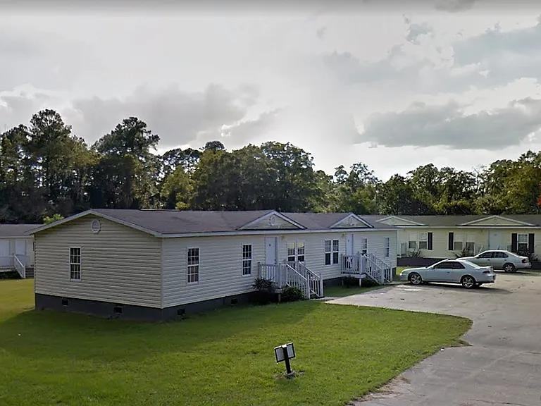 502 / 504  9th Street Southwest  (I) - Photo 7 of 10