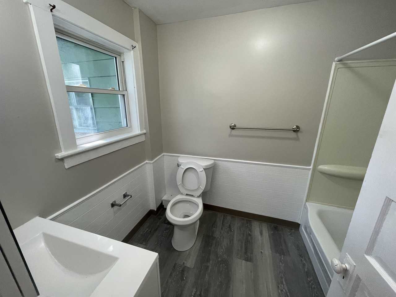 813 Warren Ave #1 - Photo 2 of 6